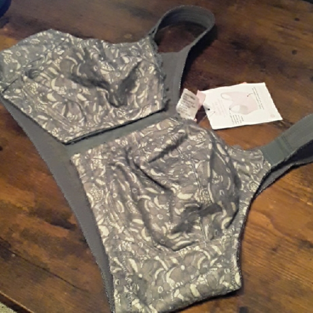 NWT 42C Comfort Choice Grey Lace Front Closure Unpadded Wirefree Beautiful Bra